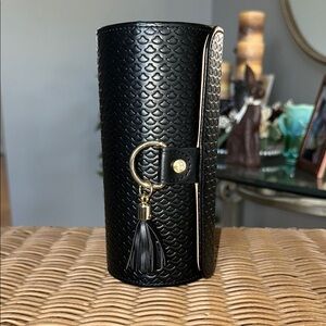 Black Textured Jewelry Travel case with Tassel 🖤 NWOT